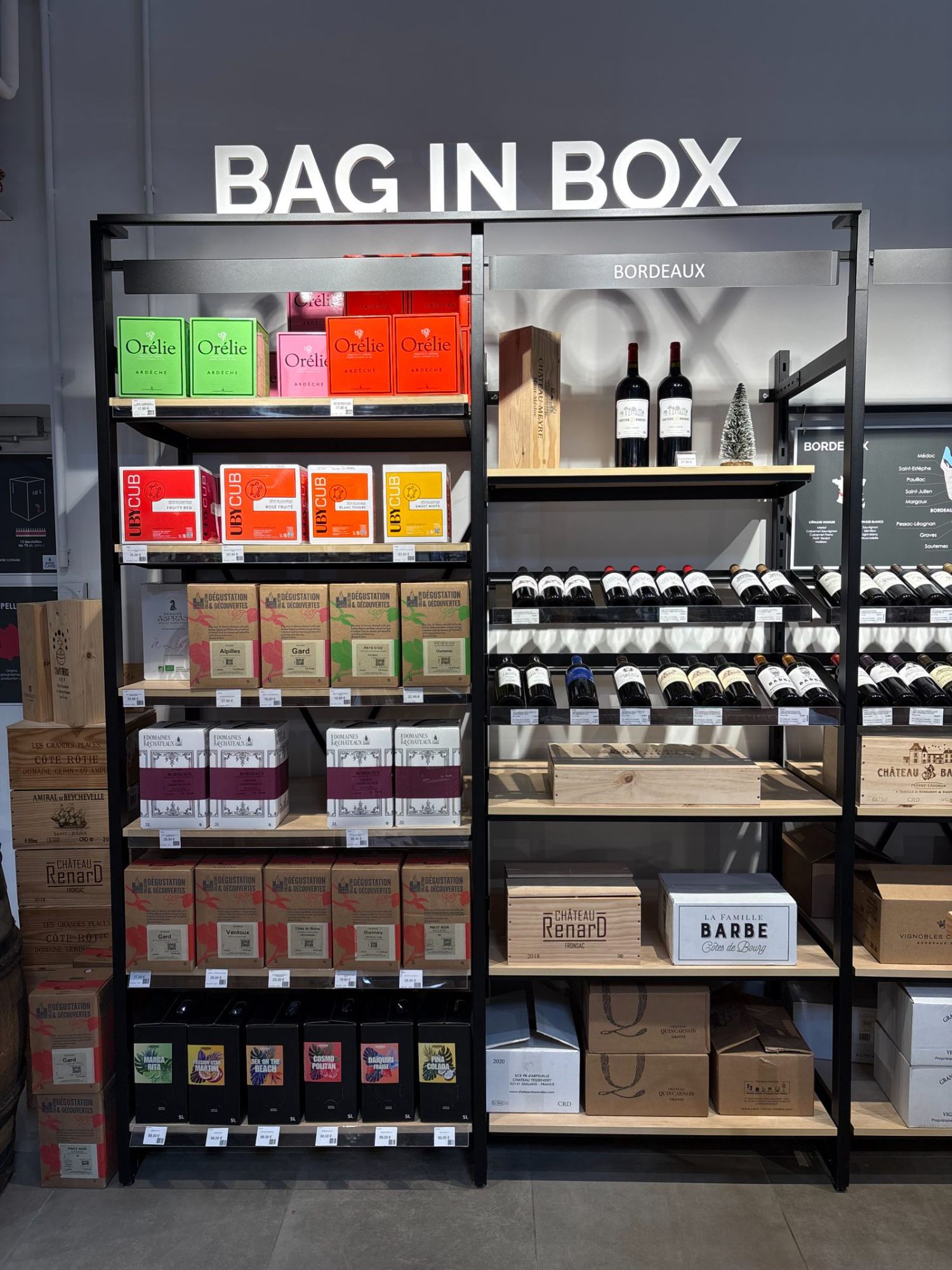 Le rayon bag-in-box d'Intercaves Villerest — cubis de 5 et 10 litres