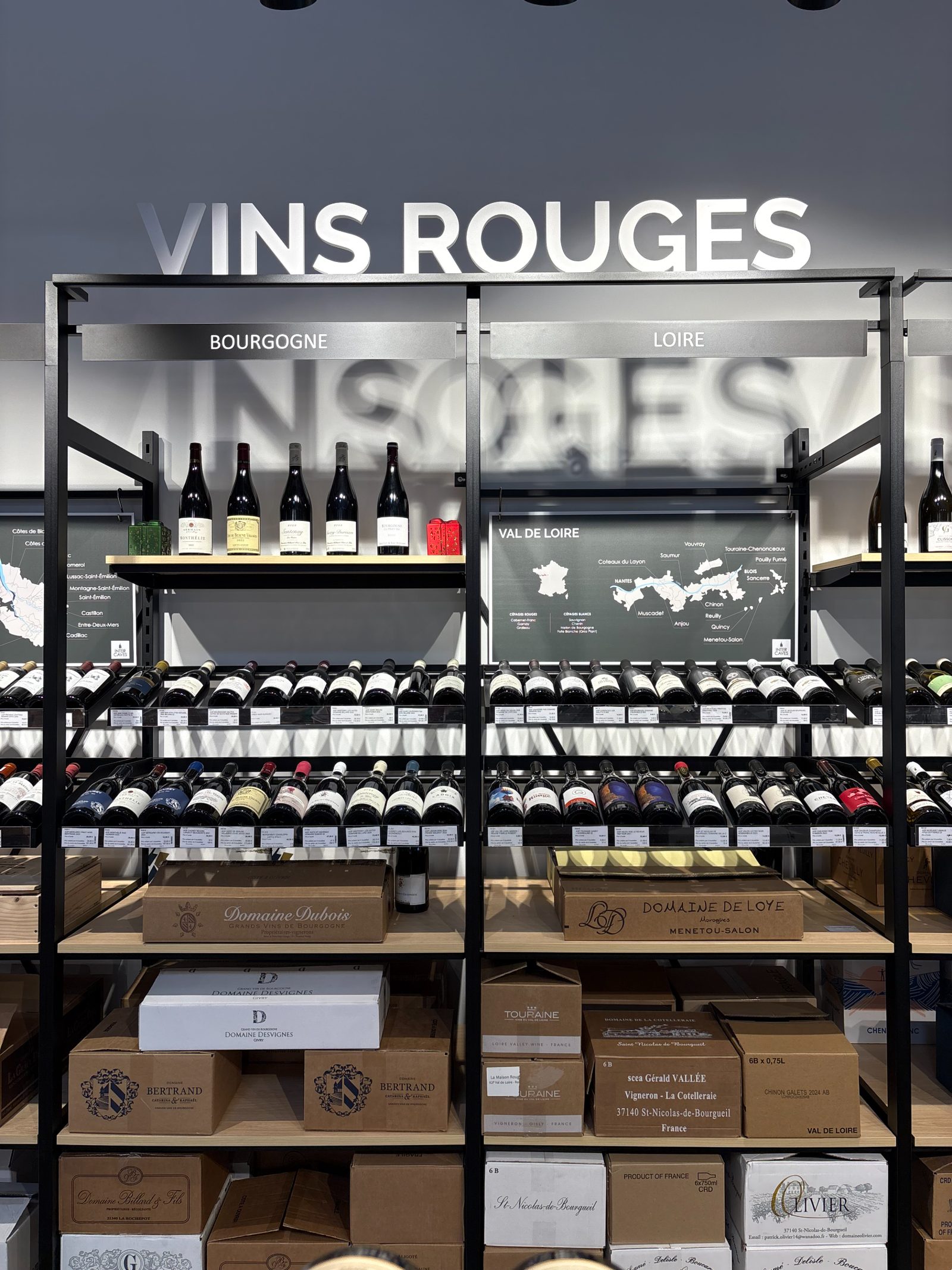 Le rayon vins rouges par région — Bourgogne, Loire, Bordeaux — Intercaves Villerest